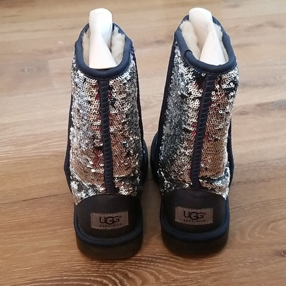 UGGs Short Sparkles in Blue - Picture 3 of 8
